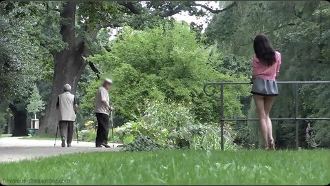 Kinky Teen Shows Her Body In The Public Places