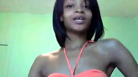 Mixed Girl Shows Her Body On Cam
